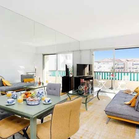 Elegance Yourhosthelper *