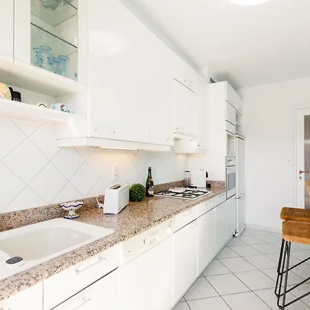 Elegance Yourhosthelper Ле-Канне